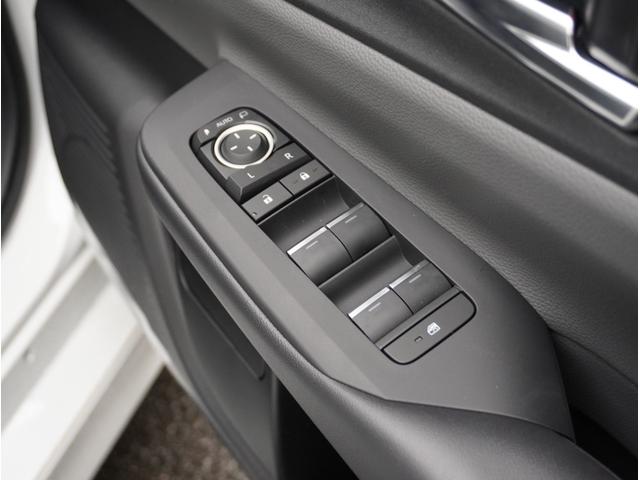 プリウス Ｚ　プラグインハイブリッド　太陽光ソーラー　ＥＶ発充給電ルーフシステム　モデリスタフルエアロ＆ホイール　１２．３型ディスプレイ　全周囲カメラＤインナーミラー　ＢＳＭ　ワイヤレス充電器　パワーバックドア（40枚目）