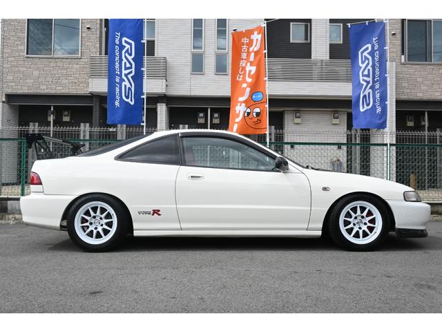 インテグラ タイプＲ　ＶＴＥＣ　Ｂ１８Ｃ　５ＭＴ　フル内装・エアコン・パワステ付　ヘッドカバー交換　車高調　ＬＳＤ　ゼロファイター１５インチＡＷ・マフラー　カーボンボンネット・リップ　クスコＧＴウイング　ＢＴナビ　Ｂカメラ（37枚目）