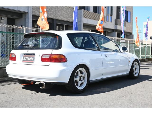 シビック ＳｉＲ　ＶＴＥＣ　Ｂ１６Ａ　５ＭＴ　２名公認　新品ＲＧ車高調　エンケイ１５インチＡＷ　３点式ロールケージ　ＬＳＤ　無限ヘッドカバー　零１０００チャンバー　全面ラジエター　フジツボエキマニ　５ＺＩＧＥＮマフラー（4枚目）