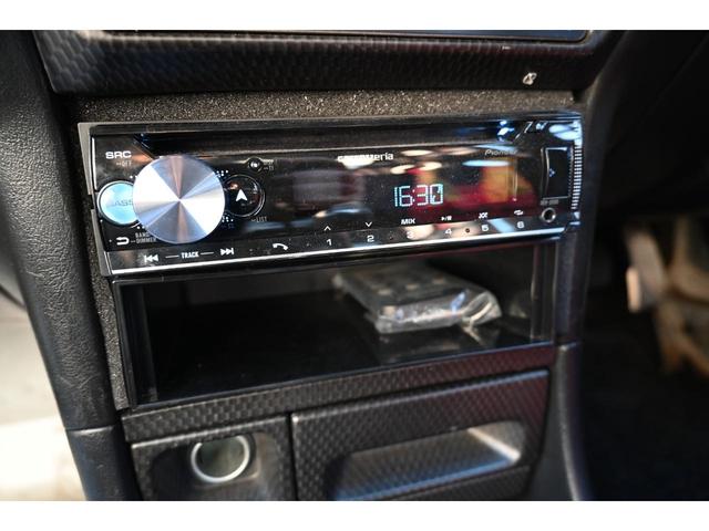 �a�����������������Ή��̃I�[�f�B�I�𑕔����Ă���܂��̂ŁA���y�𒮂��Ȃ���h���C�u�����y���݂��������܂���