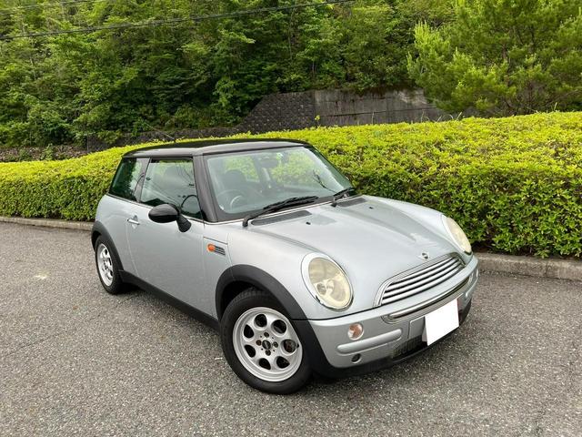 ＭＩＮＩ クーパー　オートエアコン　純正ＣＤ　革巻きステアリング　１５インチ純正アルミホイール　ＥＴＣ　ドライブレコーダー　禁煙車（2枚目）