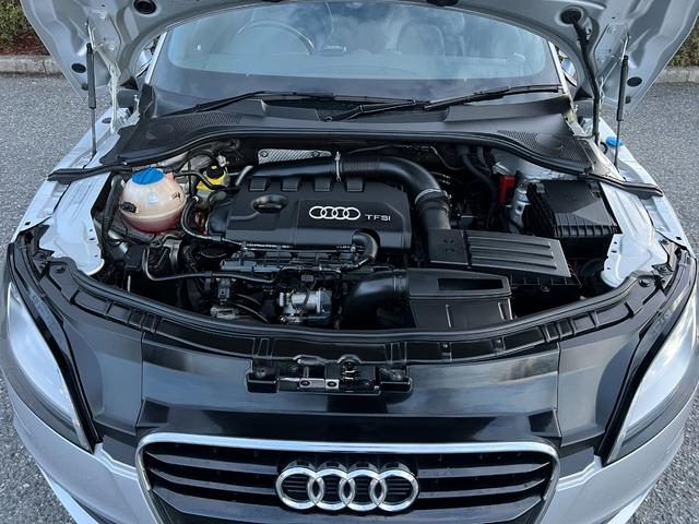 ＴＴクーペ ２．０ＴＦＳＩ　パドルシフト　黒革シート　シートヒーター　電動式リアウィング　純正ナビ　ＴＶ　バックカメラ　Ｂｌｕｅｔｏｏｔｈ　ドライブレコーダー　ＥＴＣ　革巻きステアリング　キーレス　１８インチ純正アルミ　禁煙車（46枚目）