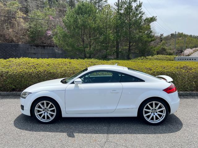 ＴＴクーペ ２．０ＴＦＳＩ　クワトロ　４ＷＤ　パドルシフト　黒革シート　シートヒーター　パワーシート　電動式リアウィング　純正ナビ　ＴＶ　バックカメラ　Ｂｌｕｅｔｏｏｔｈ　ＥＴＣ　革巻きステアリング　キーレス　１８インチ純正アルミ　禁煙車（15枚目）