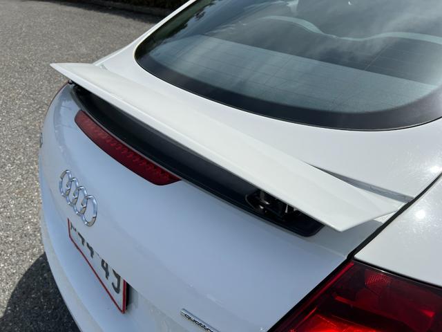 ＴＴクーペ ２．０ＴＦＳＩ　クワトロ　４ＷＤ　パドルシフト　黒革シート　シートヒーター　パワーシート　電動式リアウィング　純正ナビ　ＴＶ　バックカメラ　Ｂｌｕｅｔｏｏｔｈ　ＥＴＣ　革巻きステアリング　キーレス　１８インチ純正アルミ　禁煙車（46枚目）