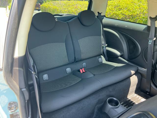 ＭＩＮＩ ワン　アイスブルー　ブラックルーフ　プッシュスタート　純正ＣＤプレイアー　キーレス　ＥＴＣ　１５インチ純正アルミホイール　禁煙車（21枚目）