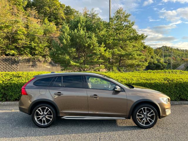 Ｖ６０ クロスカントリー　Ｔ５　ＡＷＤ　ＳＥ　パドルシフト　革シート　純正ＨＤＤナビ　ＴＶ　Ｂｌｕｅｔｏｏｔｈ　シートヒータ　電動シート　バックカメラ　キーレス　ＥＴＣ　１８インチ純正アルミ　オートクルーズコントロール　禁煙車（17枚目）