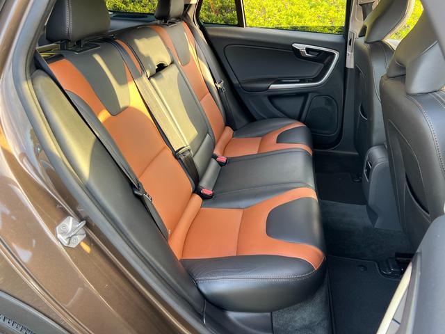 Ｖ６０ クロスカントリー　Ｔ５　ＡＷＤ　ＳＥ　パドルシフト　革シート　純正ＨＤＤナビ　ＴＶ　Ｂｌｕｅｔｏｏｔｈ　シートヒータ　電動シート　バックカメラ　キーレス　ＥＴＣ　１８インチ純正アルミ　オートクルーズコントロール　禁煙車（25枚目）
