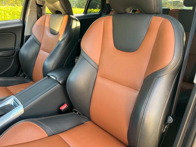 Ｖ６０ クロスカントリー　Ｔ５　ＡＷＤ　ＳＥ　パドルシフト　革シート　純正ＨＤＤナビ　ＴＶ　Ｂｌｕｅｔｏｏｔｈ　シートヒータ　電動シート　バックカメラ　キーレス　ＥＴＣ　１８インチ純正アルミ　オートクルーズコントロール　禁煙車（28枚目）