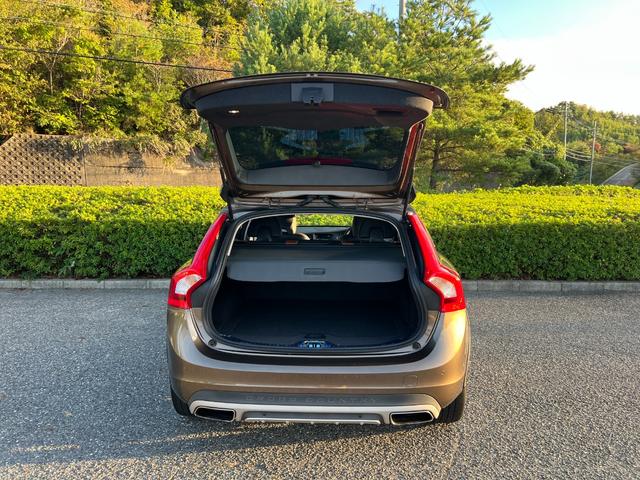 Ｖ６０ クロスカントリー　Ｔ５　ＡＷＤ　ＳＥ　パドルシフト　革シート　純正ＨＤＤナビ　ＴＶ　Ｂｌｕｅｔｏｏｔｈ　シートヒータ　電動シート　バックカメラ　キーレス　ＥＴＣ　１８インチ純正アルミ　オートクルーズコントロール　禁煙車（30枚目）