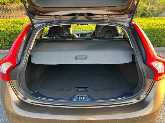 Ｖ６０ クロスカントリー　Ｔ５　ＡＷＤ　ＳＥ　パドルシフト　革シート　純正ＨＤＤナビ　ＴＶ　Ｂｌｕｅｔｏｏｔｈ　シートヒータ　電動シート　バックカメラ　キーレス　ＥＴＣ　１８インチ純正アルミ　オートクルーズコントロール　禁煙車（31枚目）