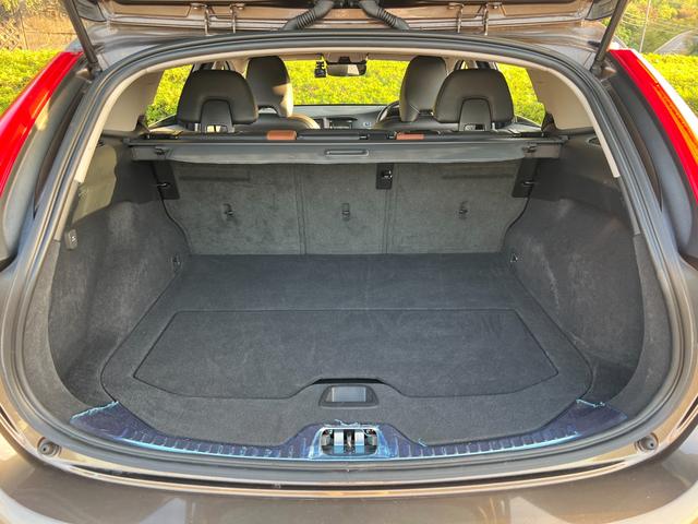 Ｖ６０ クロスカントリー　Ｔ５　ＡＷＤ　ＳＥ　パドルシフト　革シート　純正ＨＤＤナビ　ＴＶ　Ｂｌｕｅｔｏｏｔｈ　シートヒータ　電動シート　バックカメラ　キーレス　ＥＴＣ　１８インチ純正アルミ　オートクルーズコントロール　禁煙車（32枚目）