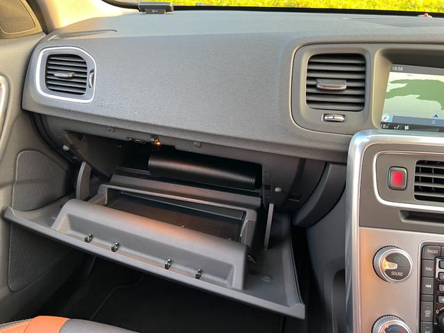 Ｖ６０ クロスカントリー　Ｔ５　ＡＷＤ　ＳＥ　パドルシフト　革シート　純正ＨＤＤナビ　ＴＶ　Ｂｌｕｅｔｏｏｔｈ　シートヒータ　電動シート　バックカメラ　キーレス　ＥＴＣ　１８インチ純正アルミ　オートクルーズコントロール　禁煙車（37枚目）