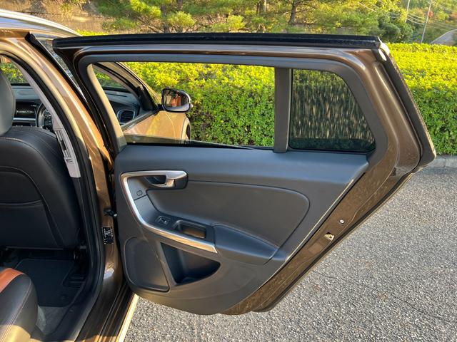 Ｖ６０ クロスカントリー　Ｔ５　ＡＷＤ　ＳＥ　パドルシフト　革シート　純正ＨＤＤナビ　ＴＶ　Ｂｌｕｅｔｏｏｔｈ　シートヒータ　電動シート　バックカメラ　キーレス　ＥＴＣ　１８インチ純正アルミ　オートクルーズコントロール　禁煙車（59枚目）