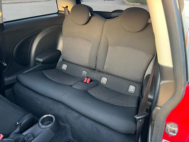 ＭＩＮＩ クーパー　プッシュスタート　社外ナビ　ＴＶ　バックカメラ　Ｂｌｕｅｔｏｏｔｈ　ドライブレコーダー　革巻きステアリング　オートエアコン　ＥＴＣ　社外マフラー　社外Ｒスポイラー　社外１７インチアルミホイール（14枚目）