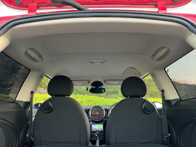 ＭＩＮＩ クーパー　プッシュスタート　社外ナビ　ＴＶ　バックカメラ　Ｂｌｕｅｔｏｏｔｈ　ドライブレコーダー　革巻きステアリング　オートエアコン　ＥＴＣ　社外マフラー　社外Ｒスポイラー　社外１７インチアルミホイール（27枚目）
