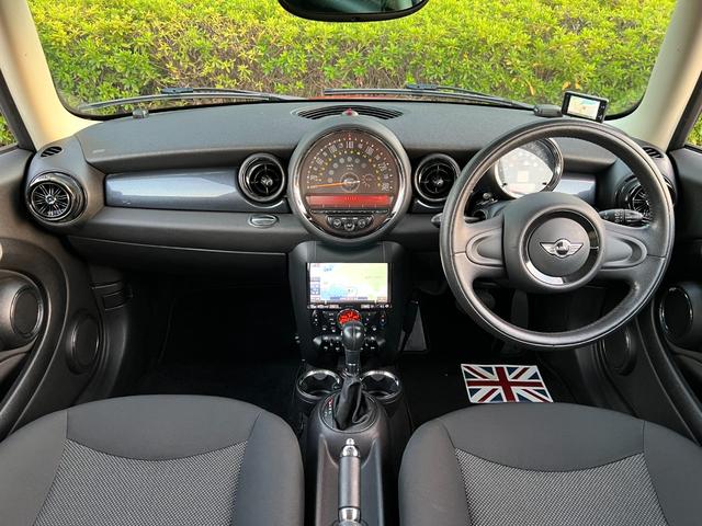 ＭＩＮＩ クーパー　プッシュスタート　社外ナビ　ＴＶ　バックカメラ　Ｂｌｕｅｔｏｏｔｈ　ドライブレコーダー　革巻きステアリング　オートエアコン　ＥＴＣ　社外マフラー　社外Ｒスポイラー　社外１７インチアルミホイール（29枚目）