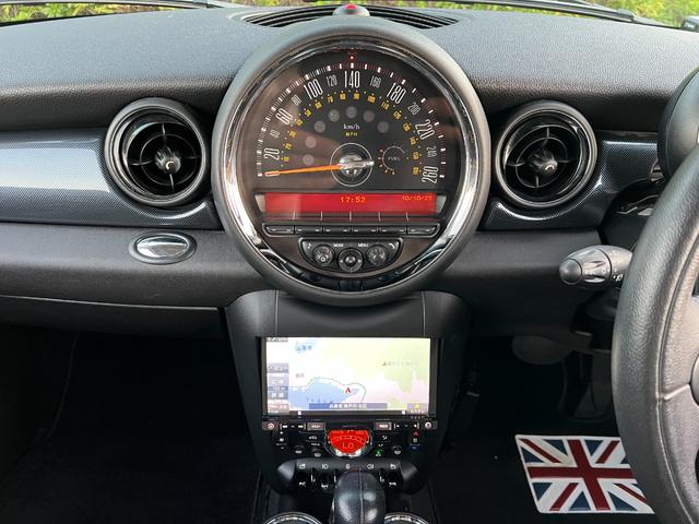 ＭＩＮＩ クーパー　プッシュスタート　社外ナビ　ＴＶ　バックカメラ　Ｂｌｕｅｔｏｏｔｈ　ドライブレコーダー　革巻きステアリング　オートエアコン　ＥＴＣ　社外マフラー　社外Ｒスポイラー　社外１７インチアルミホイール（31枚目）