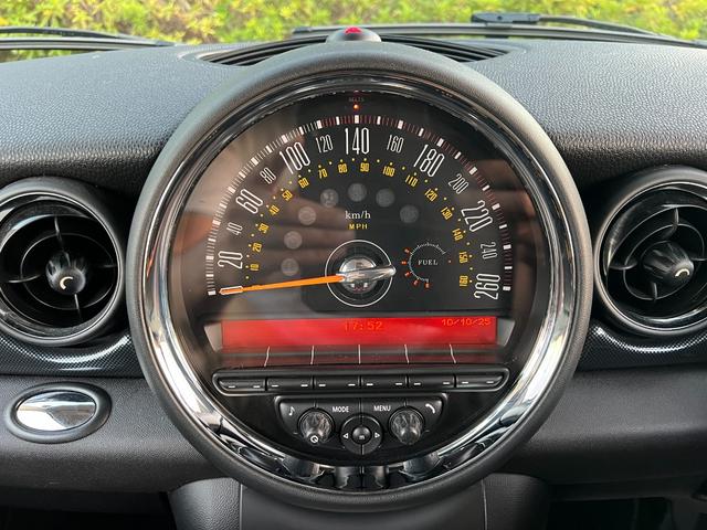 ＭＩＮＩ クーパー　プッシュスタート　社外ナビ　ＴＶ　バックカメラ　Ｂｌｕｅｔｏｏｔｈ　ドライブレコーダー　革巻きステアリング　オートエアコン　ＥＴＣ　社外マフラー　社外Ｒスポイラー　社外１７インチアルミホイール（32枚目）