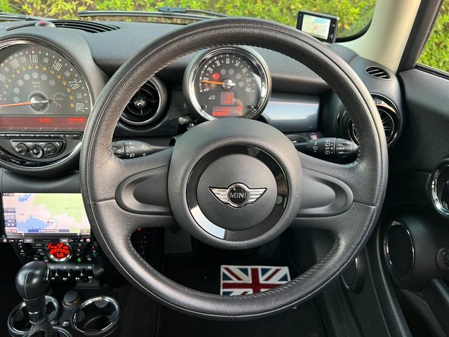 ＭＩＮＩ クーパー　プッシュスタート　社外ナビ　ＴＶ　バックカメラ　Ｂｌｕｅｔｏｏｔｈ　ドライブレコーダー　革巻きステアリング　オートエアコン　ＥＴＣ　社外マフラー　社外Ｒスポイラー　社外１７インチアルミホイール（33枚目）