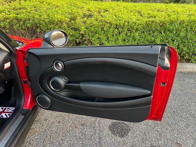 ＭＩＮＩ クーパー　プッシュスタート　社外ナビ　ＴＶ　バックカメラ　Ｂｌｕｅｔｏｏｔｈ　ドライブレコーダー　革巻きステアリング　オートエアコン　ＥＴＣ　社外マフラー　社外Ｒスポイラー　社外１７インチアルミホイール（51枚目）