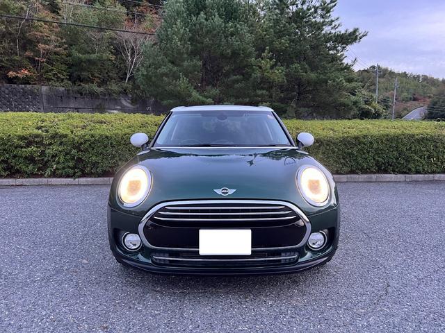 アイドリングストップ　クルーズコントロール　革巻きステアリング　純正ナビ　Ｂｌｕｅｔｏｏｔｈ　バックカメラ　スマートキー　ミラー型ＥＴＣ　ドライブレコーダー等の装備も充実です。