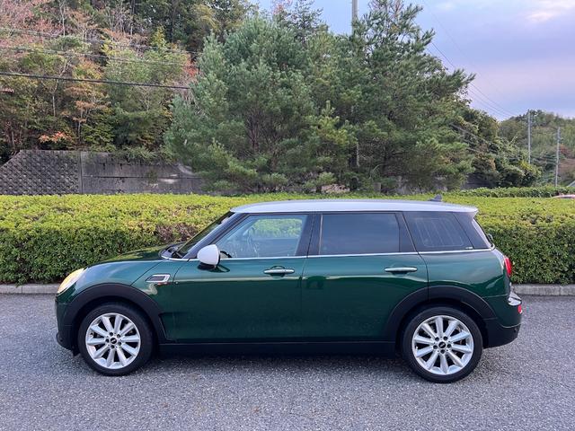 外装には目立つ気になる様な大きな傷ヘコミ等はありません。