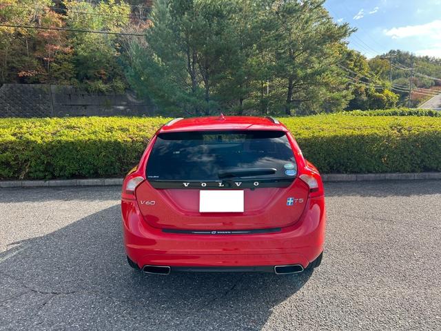 V60 T5 ラグジュアリーエディション サンルーフ 8速AT(アイシン)パドルシフト 白本革シート シートヒータ 電動シート 革巻きステアリング HDDナビ TV Bluetooth付 バックカメラ ETC 18インチ純正アルミホイール(5枚目)