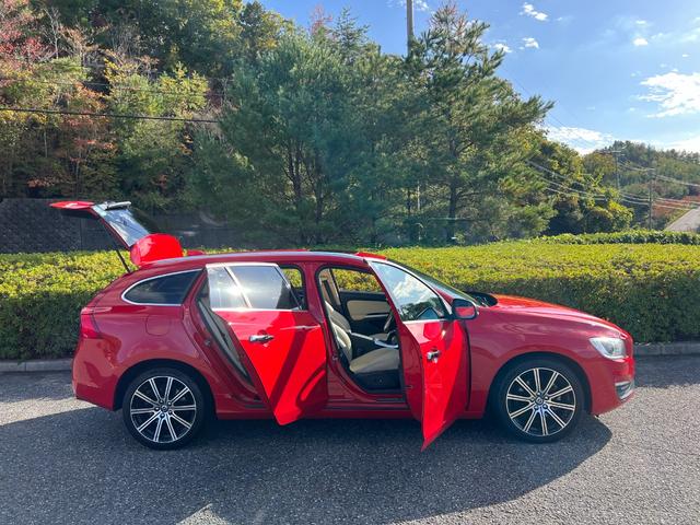 V60 T5 ラグジュアリーエディション サンルーフ 8速AT(アイシン)パドルシフト 白本革シート シートヒータ 電動シート 革巻きステアリング HDDナビ TV Bluetooth付 バックカメラ ETC 18インチ純正アルミホイール(18枚目)