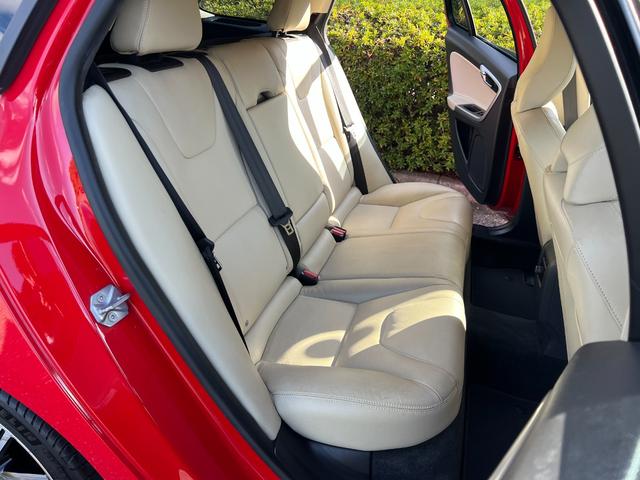 V60 T5 ラグジュアリーエディション サンルーフ 8速AT(アイシン)パドルシフト 白本革シート シートヒータ 電動シート 革巻きステアリング HDDナビ TV Bluetooth付 バックカメラ ETC 18インチ純正アルミホイール(23枚目)