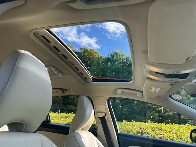 V60 T5 ラグジュアリーエディション サンルーフ 8速AT(アイシン)パドルシフト 白本革シート シートヒータ 電動シート 革巻きステアリング HDDナビ TV Bluetooth付 バックカメラ ETC 18インチ純正アルミホイール(26枚目)