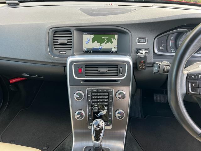 V60 T5 ラグジュアリーエディション サンルーフ 8速AT(アイシン)パドルシフト 白本革シート シートヒータ 電動シート 革巻きステアリング HDDナビ TV Bluetooth付 バックカメラ ETC 18インチ純正アルミホイール(33枚目)