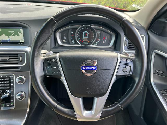 V60 T5 ラグジュアリーエディション サンルーフ 8速AT(アイシン)パドルシフト 白本革シート シートヒータ 電動シート 革巻きステアリング HDDナビ TV Bluetooth付 バックカメラ ETC 18インチ純正アルミホイール(36枚目)