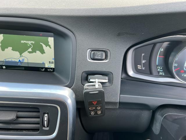 V60 T5 ラグジュアリーエディション サンルーフ 8速AT(アイシン)パドルシフト 白本革シート シートヒータ 電動シート 革巻きステアリング HDDナビ TV Bluetooth付 バックカメラ ETC 18インチ純正アルミホイール(38枚目)