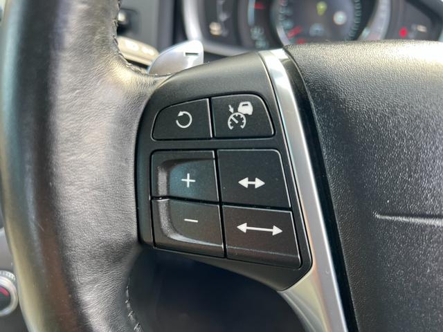 V60 T5 ラグジュアリーエディション サンルーフ 8速AT(アイシン)パドルシフト 白本革シート シートヒータ 電動シート 革巻きステアリング HDDナビ TV Bluetooth付 バックカメラ ETC 18インチ純正アルミホイール(43枚目)