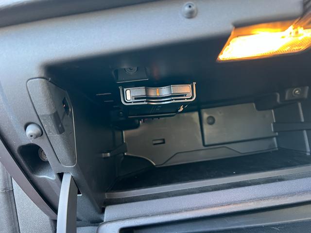 V60 T5 ラグジュアリーエディション サンルーフ 8速AT(アイシン)パドルシフト 白本革シート シートヒータ 電動シート 革巻きステアリング HDDナビ TV Bluetooth付 バックカメラ ETC 18インチ純正アルミホイール(50枚目)