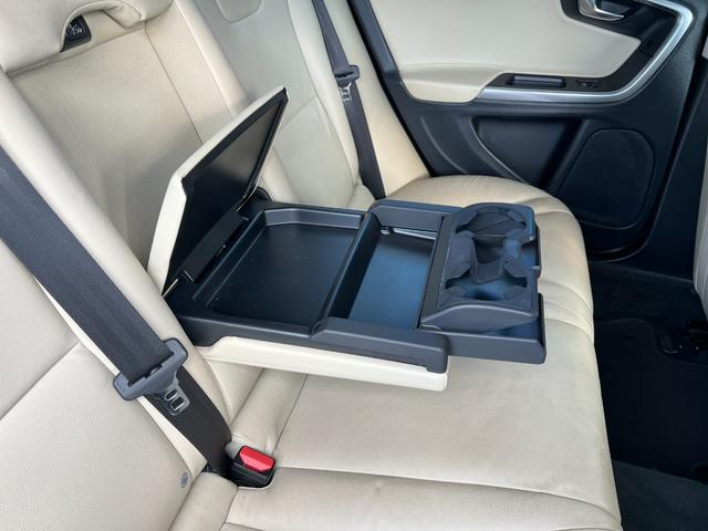 V60 T5 ラグジュアリーエディション サンルーフ 8速AT(アイシン)パドルシフト 白本革シート シートヒータ 電動シート 革巻きステアリング HDDナビ TV Bluetooth付 バックカメラ ETC 18インチ純正アルミホイール(52枚目)