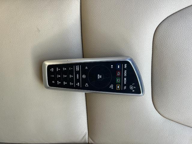 V60 T5 ラグジュアリーエディション サンルーフ 8速AT(アイシン)パドルシフト 白本革シート シートヒータ 電動シート 革巻きステアリング HDDナビ TV Bluetooth付 バックカメラ ETC 18インチ純正アルミホイール(53枚目)