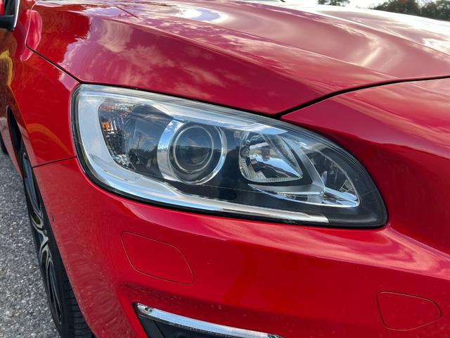 V60 T5 ラグジュアリーエディション サンルーフ 8速AT(アイシン)パドルシフト 白本革シート シートヒータ 電動シート 革巻きステアリング HDDナビ TV Bluetooth付 バックカメラ ETC 18インチ純正アルミホイール(54枚目)