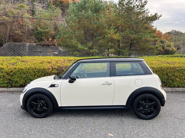 ＭＩＮＩ クーパー　プッシュスタート　ブラックルーフツートン　純正ＣＤプレイアー　オートエアコン　キーレス　ドライブレコーダー　黒色１７インチ純正アルミホイール　禁煙車（7枚目）