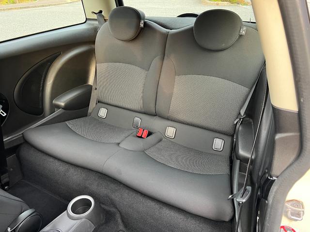 ＭＩＮＩ クーパー　プッシュスタート　ブラックルーフツートン　純正ＣＤプレイアー　オートエアコン　キーレス　ドライブレコーダー　黒色１７インチ純正アルミホイール　禁煙車（14枚目）