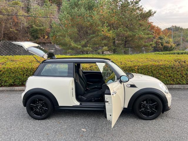 ＭＩＮＩ クーパー　プッシュスタート　ブラックルーフツートン　純正ＣＤプレイアー　オートエアコン　キーレス　ドライブレコーダー　黒色１７インチ純正アルミホイール　禁煙車（16枚目）