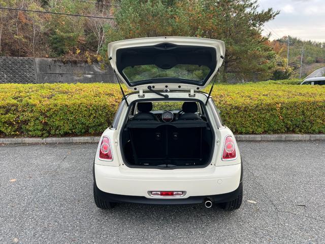 ＭＩＮＩ クーパー　プッシュスタート　ブラックルーフツートン　純正ＣＤプレイアー　オートエアコン　キーレス　ドライブレコーダー　黒色１７インチ純正アルミホイール　禁煙車（23枚目）