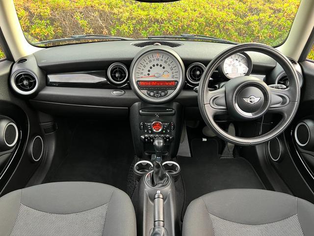 ＭＩＮＩ クーパー　プッシュスタート　ブラックルーフツートン　純正ＣＤプレイアー　オートエアコン　キーレス　ドライブレコーダー　黒色１７インチ純正アルミホイール　禁煙車（28枚目）