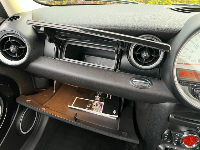 ＭＩＮＩ クーパー　プッシュスタート　ブラックルーフツートン　純正ＣＤプレイアー　オートエアコン　キーレス　ドライブレコーダー　黒色１７インチ純正アルミホイール　禁煙車（29枚目）