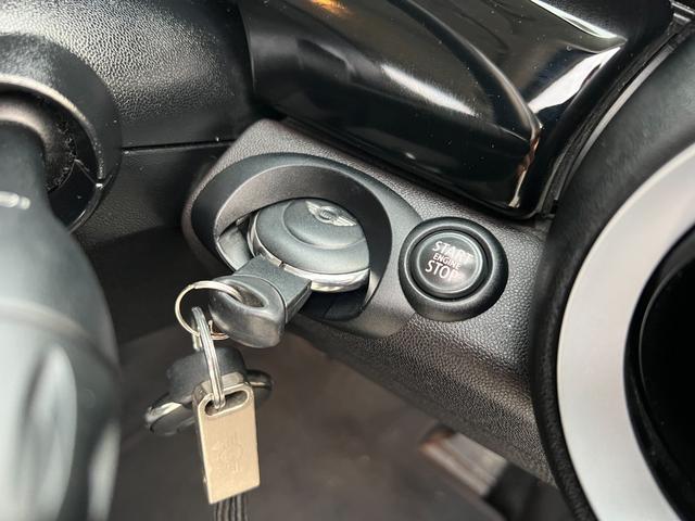 ＭＩＮＩ クーパー　プッシュスタート　ブラックルーフツートン　純正ＣＤプレイアー　オートエアコン　キーレス　ドライブレコーダー　黒色１７インチ純正アルミホイール　禁煙車（33枚目）