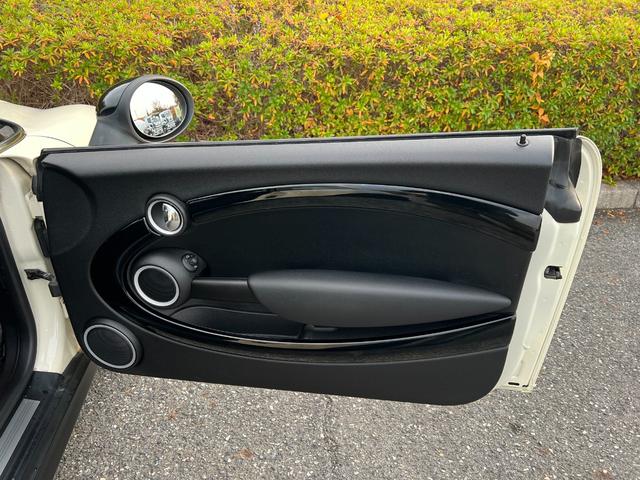 ＭＩＮＩ クーパー　プッシュスタート　ブラックルーフツートン　純正ＣＤプレイアー　オートエアコン　キーレス　ドライブレコーダー　黒色１７インチ純正アルミホイール　禁煙車（42枚目）