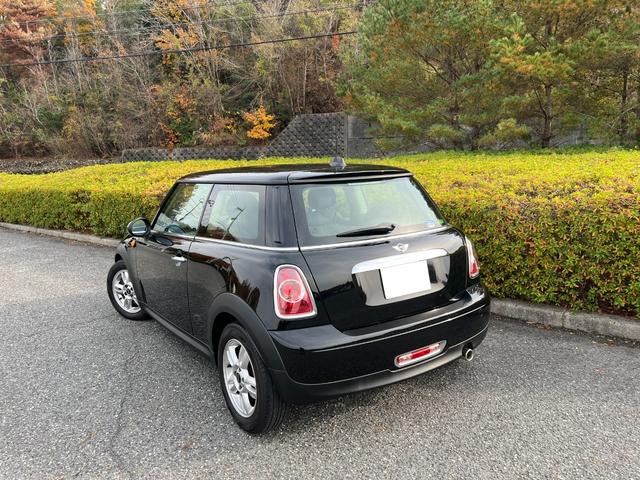 ＭＩＮＩ ワン　プッシュスタート　パナソニックナビ　地デジＴＶ　Ｂｌｕｅｔｏｏｔｈ　キーレス　１５インチ純正アルミホイール　禁煙車（4枚目）