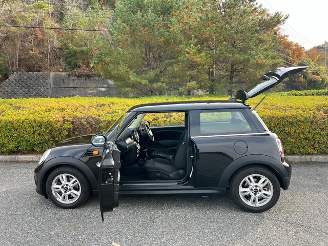 ＭＩＮＩ ワン　プッシュスタート　パナソニックナビ　地デジＴＶ　Ｂｌｕｅｔｏｏｔｈ　キーレス　１５インチ純正アルミホイール　禁煙車（8枚目）