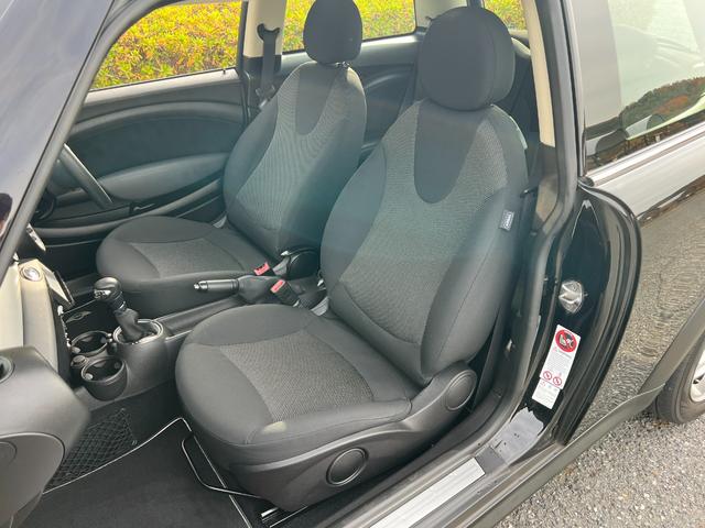 ＭＩＮＩ ワン　プッシュスタート　パナソニックナビ　地デジＴＶ　Ｂｌｕｅｔｏｏｔｈ　キーレス　１５インチ純正アルミホイール　禁煙車（13枚目）