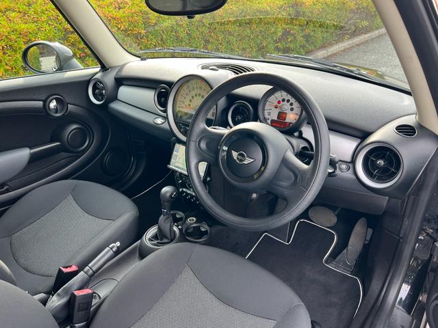 ＭＩＮＩ ワン　プッシュスタート　パナソニックナビ　地デジＴＶ　Ｂｌｕｅｔｏｏｔｈ　キーレス　１５インチ純正アルミホイール　禁煙車（18枚目）